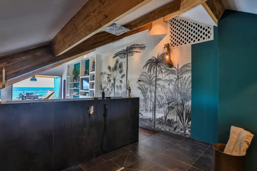Remarkable 2-bed Apartment in Grand Case