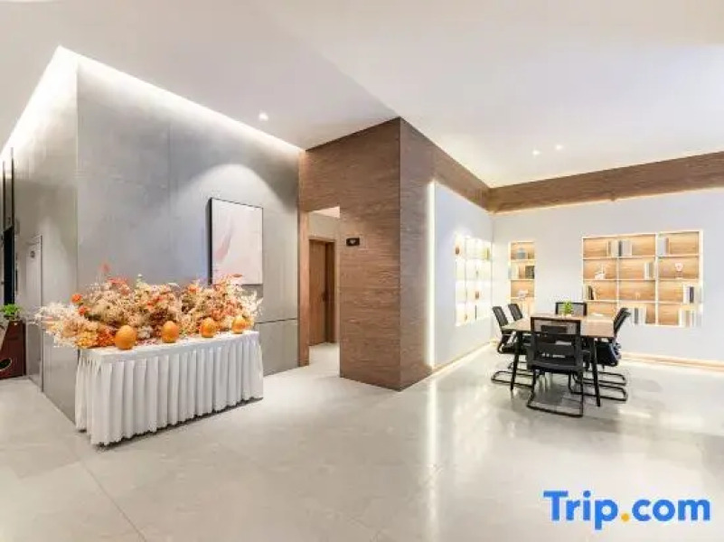 Rezen Longuu Hotel （Wuzhong Two Halls and One Center）