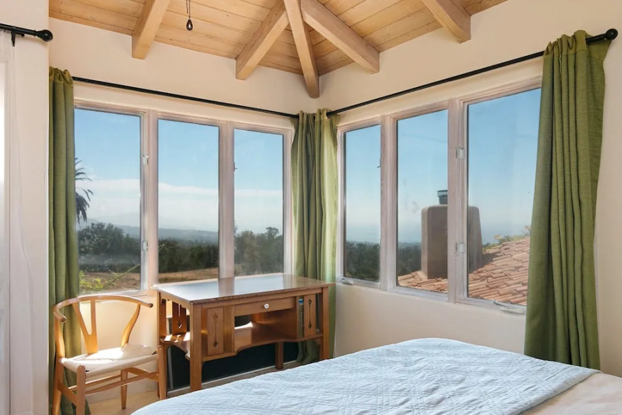 Lush Mountain Drive Home 3 Bedrooms 2.5 Bathrooms Home