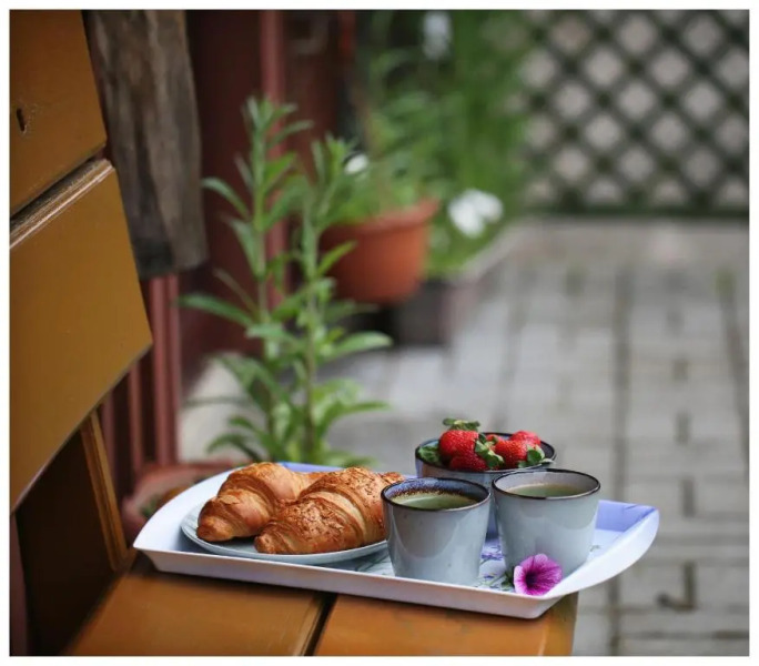 3 kambarių butas ir kotedžas