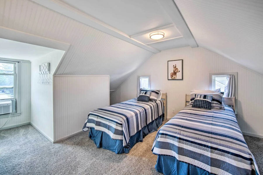 Updated Ronks Home ~ 8 Mi to Dtwn Lancaster!