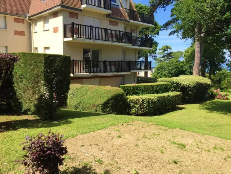 Apartment With 2 Bedrooms in Trouville-sur-mer, With Wonderful sea View, Enclosed Garden and Wifi