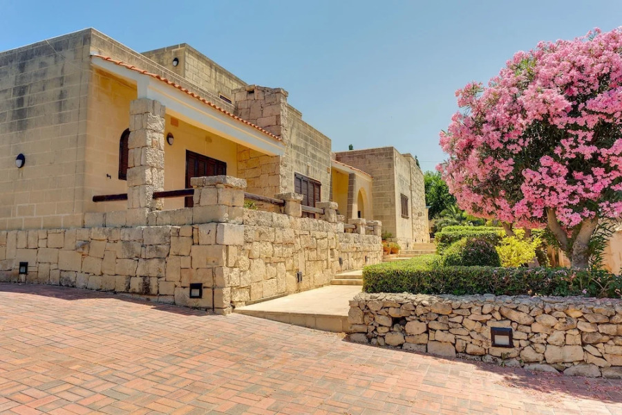 Superlative 4 Bedroom Villa With Private Pool