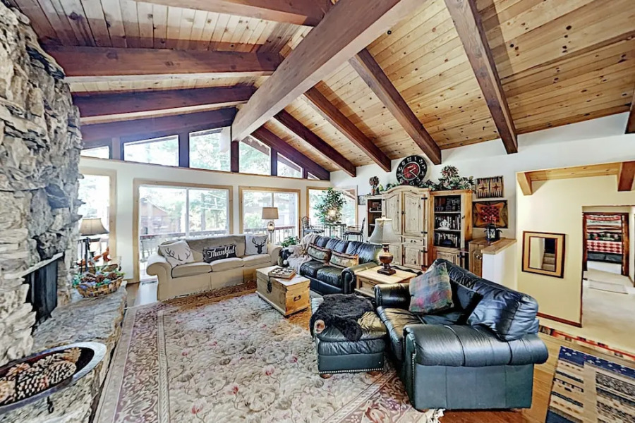 New Listing! Large Near Lake Tahoe & Beach 5 Bedroom Home