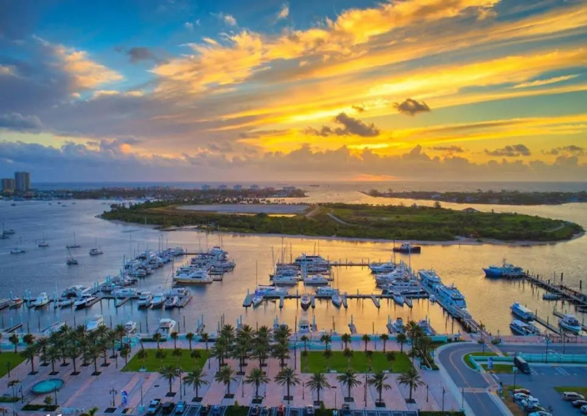 Villa Paradiso by Digsify near PGA Beaches with a large heated pool and screened porch