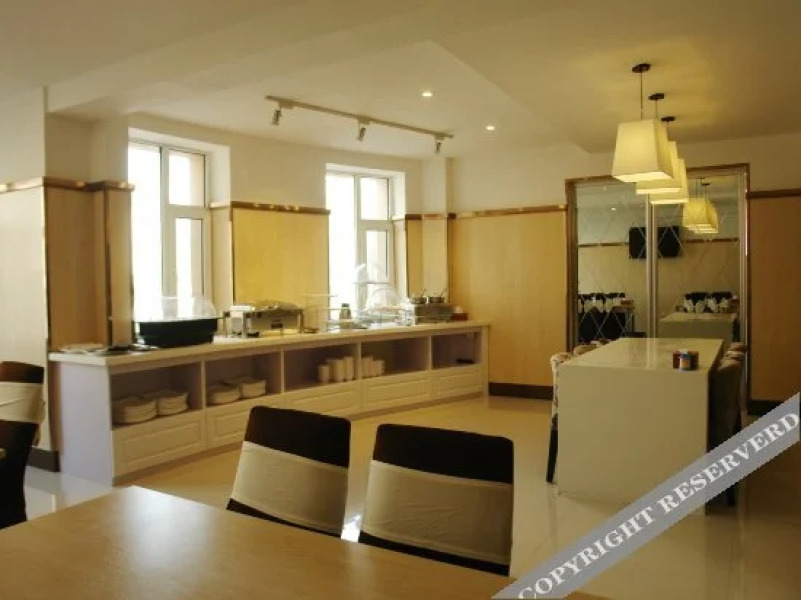 Super 8 Hotel (Liaoyuan Railway Station Xining Road)