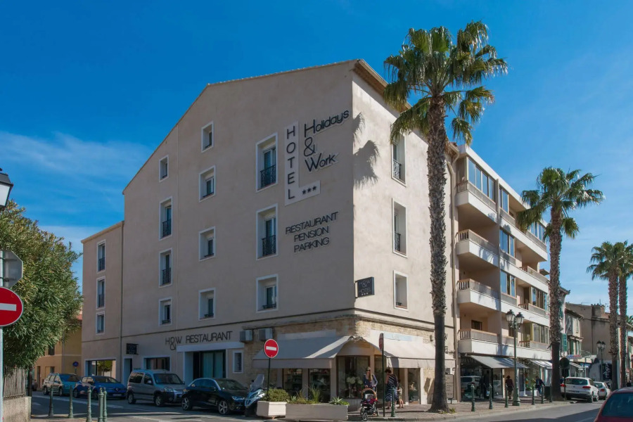 Hôtel Holidays & Work