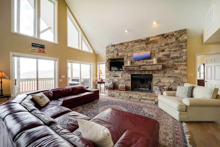 Deck, Grill & Fire Pit: Sugar Mountain Retreat!