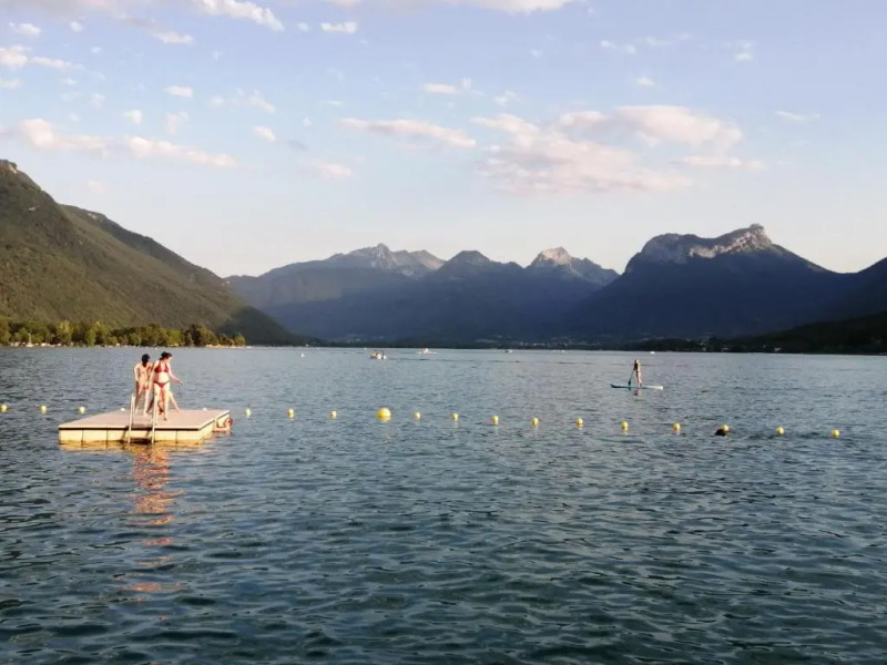 New 3 beds, terrace, superb views, pool & sauna