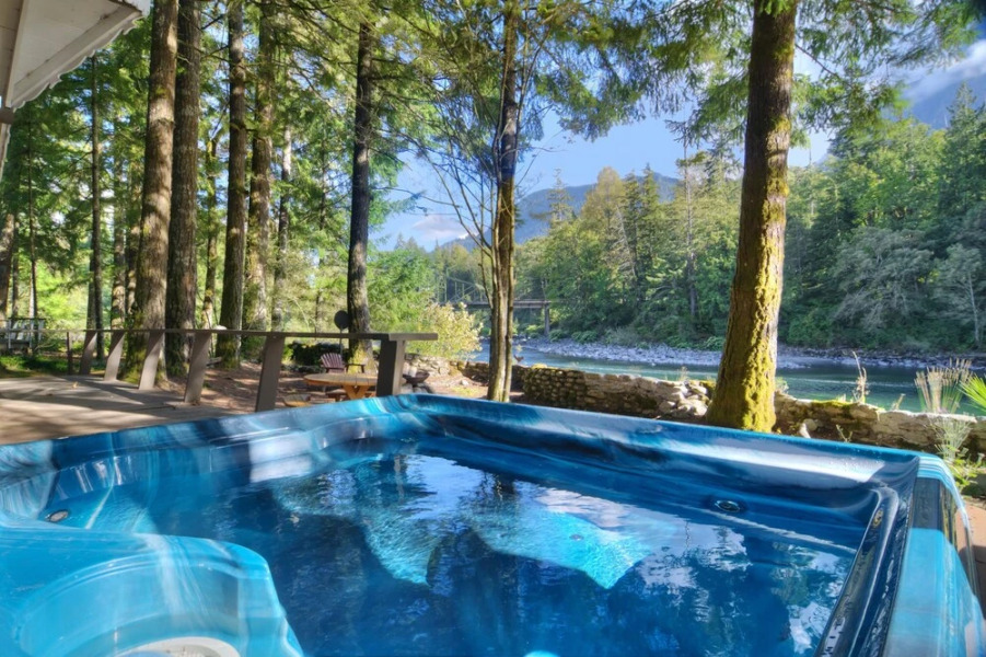 Wild Sky Escape - One Bedroom Cabin with Hot Tub