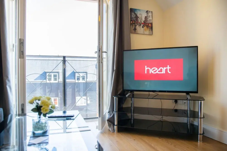 Velvet 1-bedroom Penthouse, Clockhouse, Hoddesdon