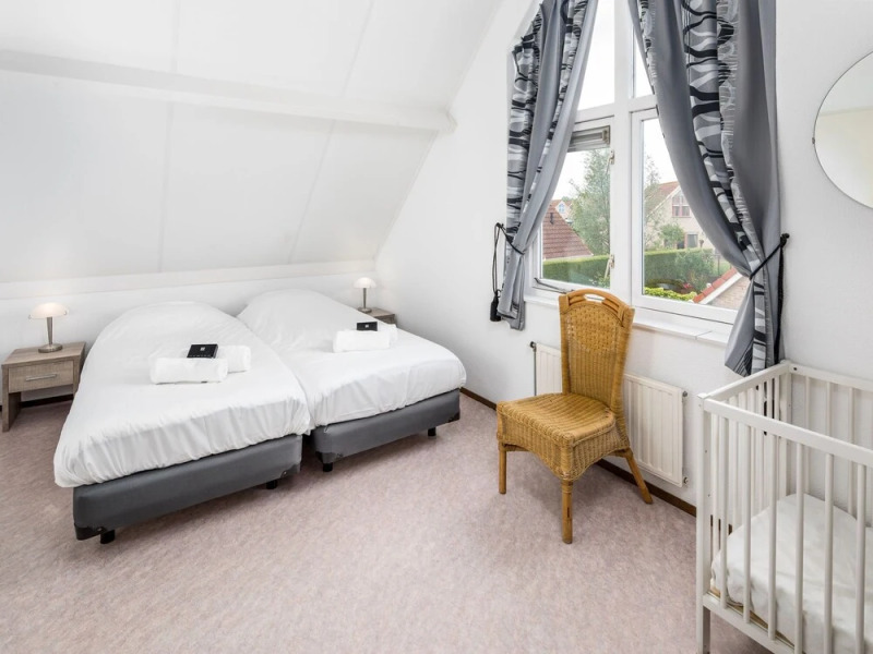 Detached, Well-Kept Holiday Home with Wifi, Beach at 500 M