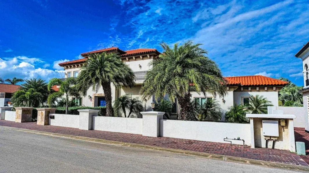 Upscale Ocean View Villa With Pool + Outdoor Kitchen