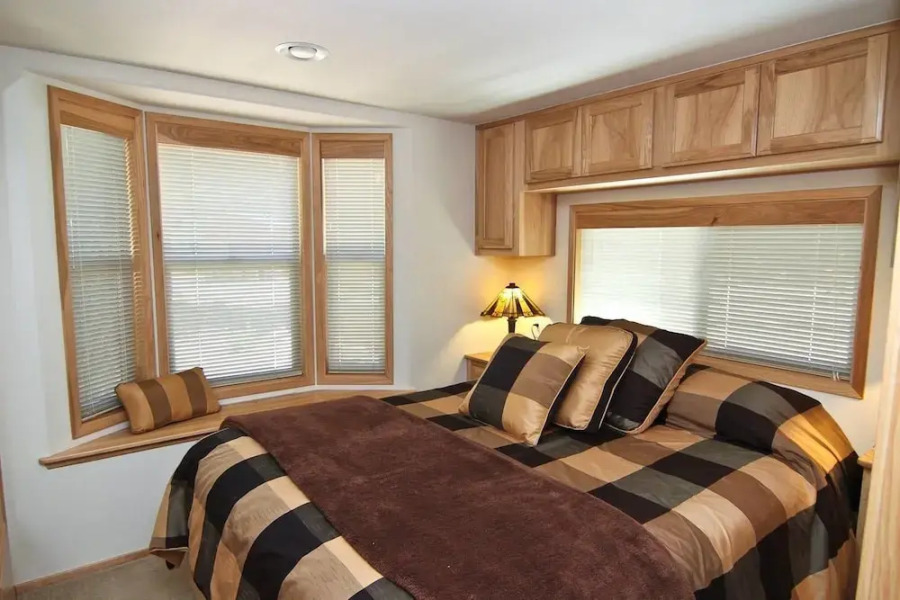 #40 The Cabins at Hyatt Lake-sleeps 6-pet Friendly