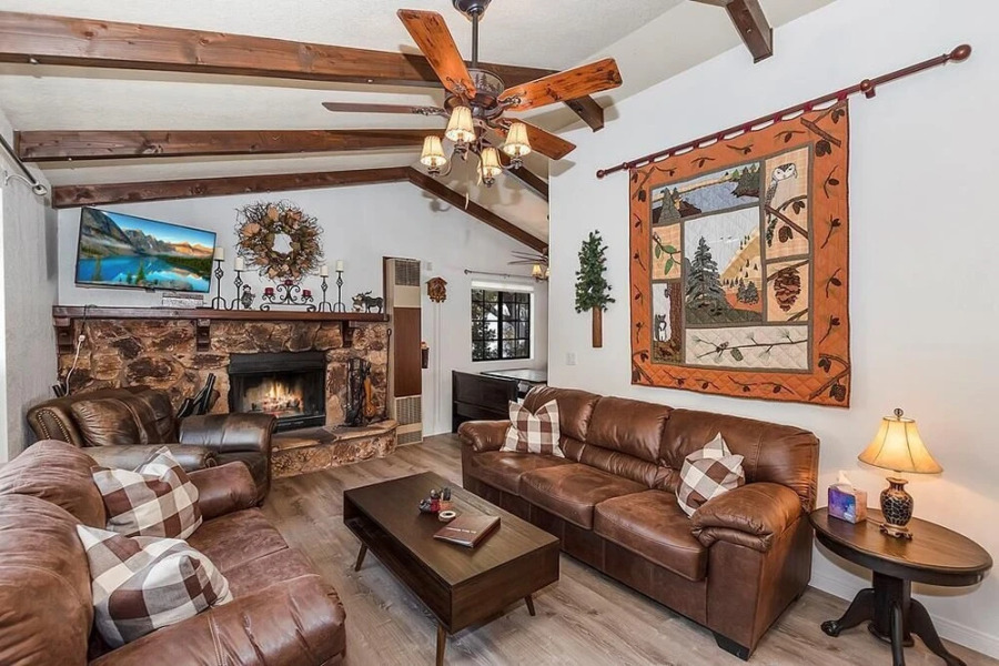 027 - Gold Mountain Getaway