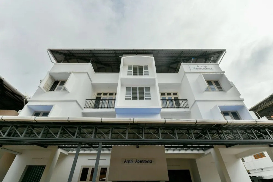 OYO 18602 Home Spacious Stay Near Lulu Mall