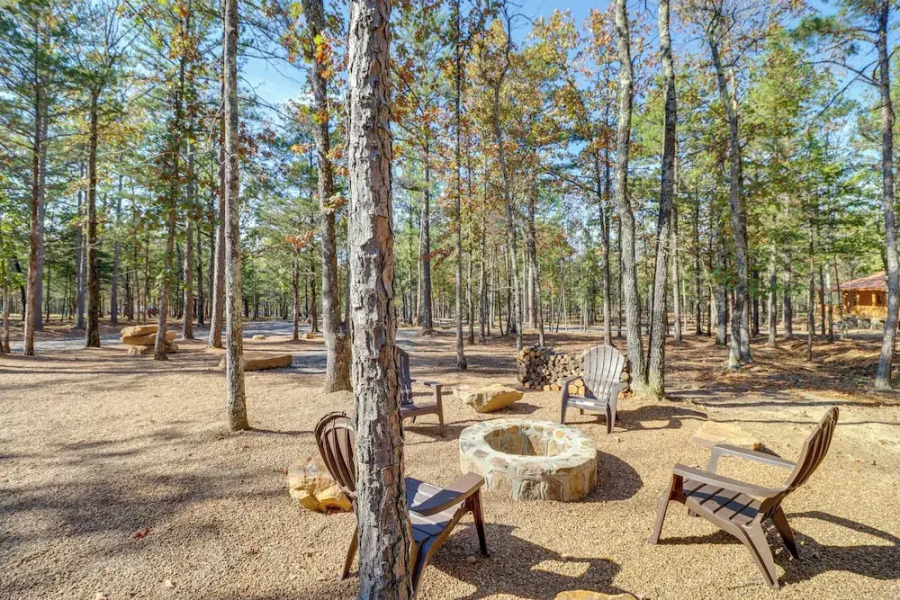 Tumbling Shoals Cabin w/ Fire Pit: 1 Mi to Lake