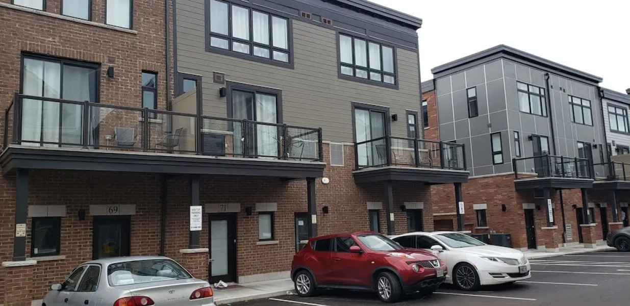 Chic Town House at Lake Ontario