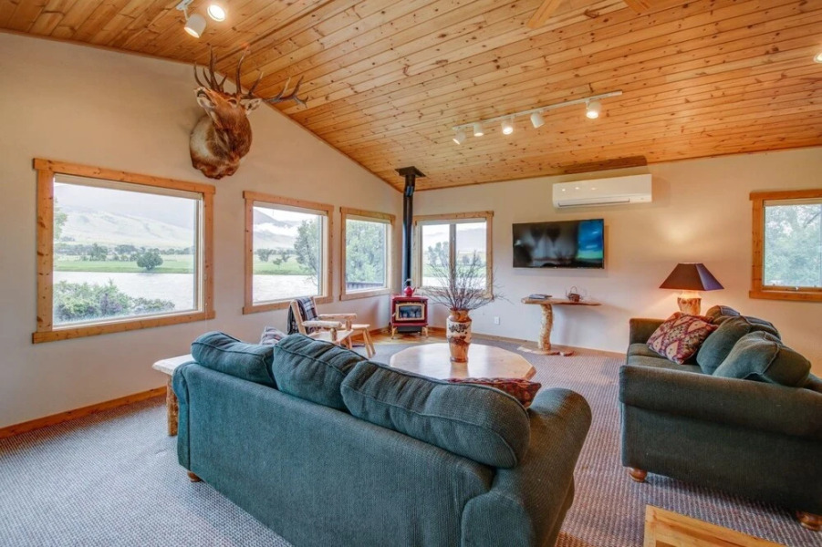 PV - Yellowstone River Retreat