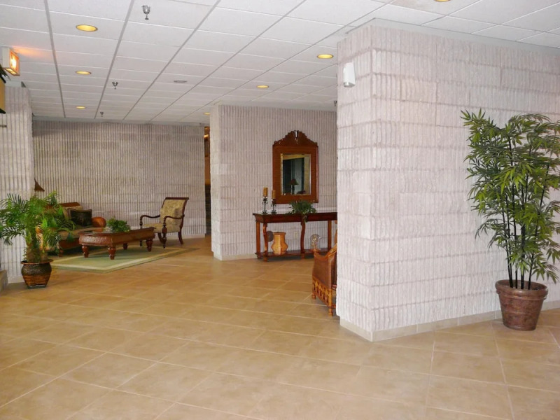 South Seas Tower 4-1711