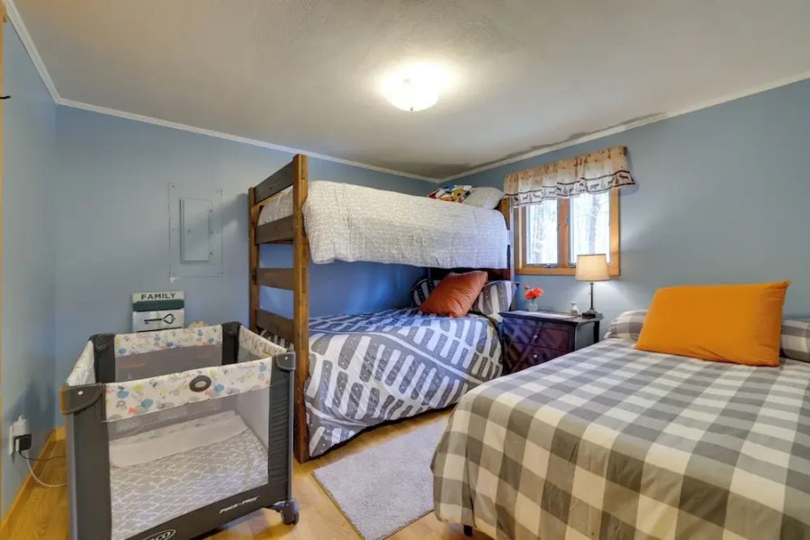 Walk to Beach: Pocono Lake Cabin w/ Pool Access!