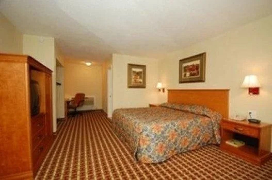 Motorsports Inn and Suites