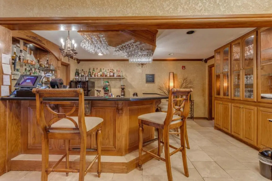 The Whispering Pines Inn Bed & Breakfast