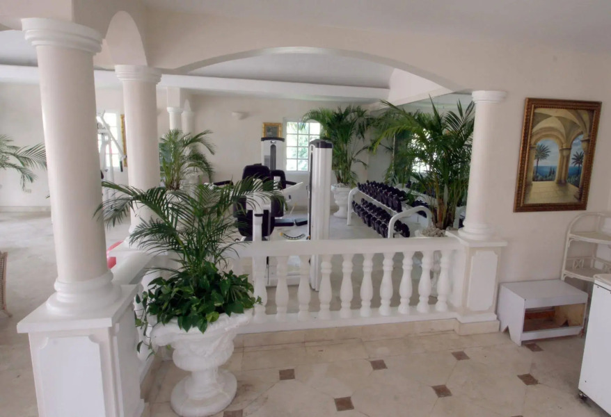 Coco Reef Resort and Spa