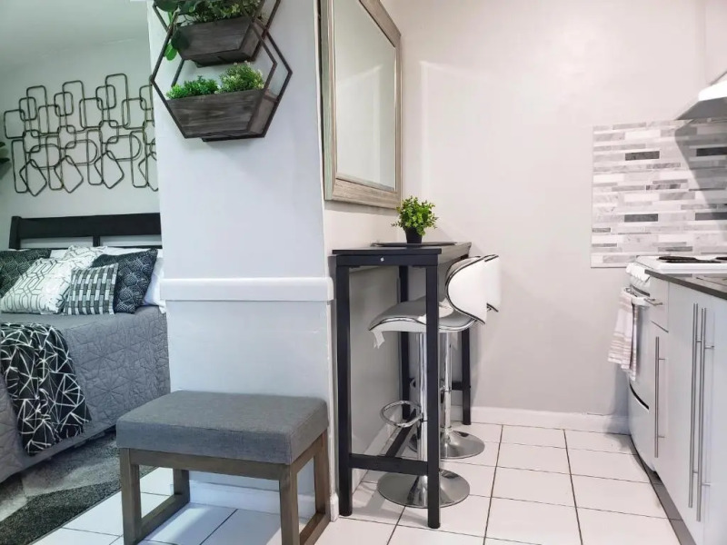 Glam Private Studio 4 Miles from Hard Rock Stadium