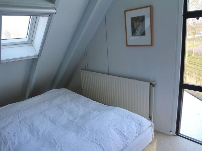 Gorgeous Lakeside Holiday Home in Gaastmeer