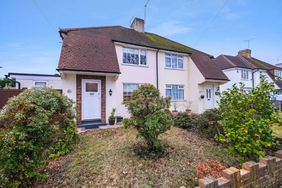 Bright 4 bed 2 bath house near Pinewood