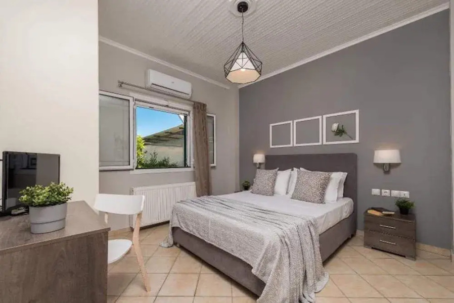 Madini Luxury villa with private Heated pool