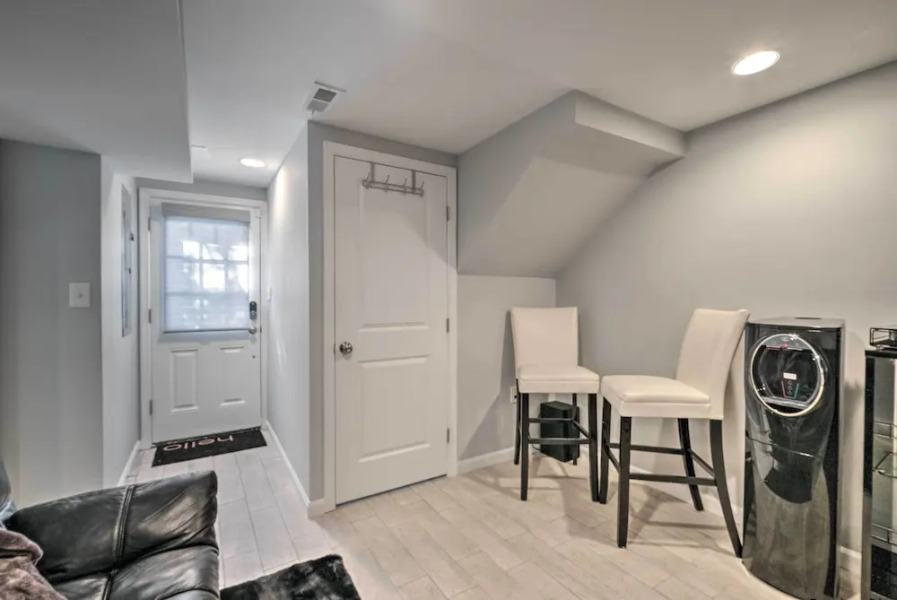 6 Mi to National Mall: Modern DC Apartment!