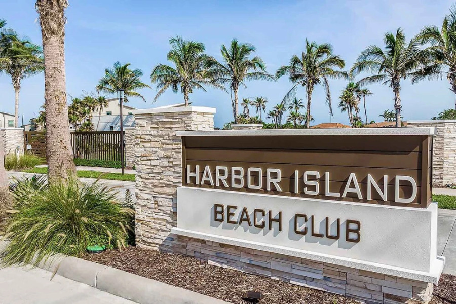 Harbor Island Beach Club by Villatel