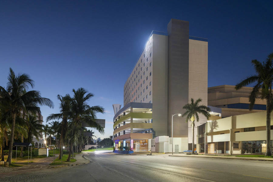 Отель Aloft Cancun