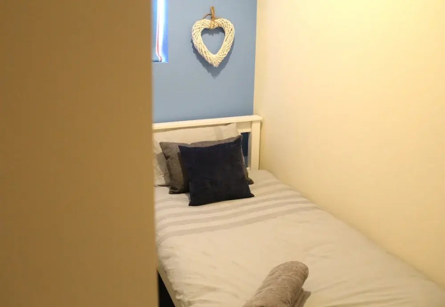 New 4 Bedroom Coventry House Sleeps 7