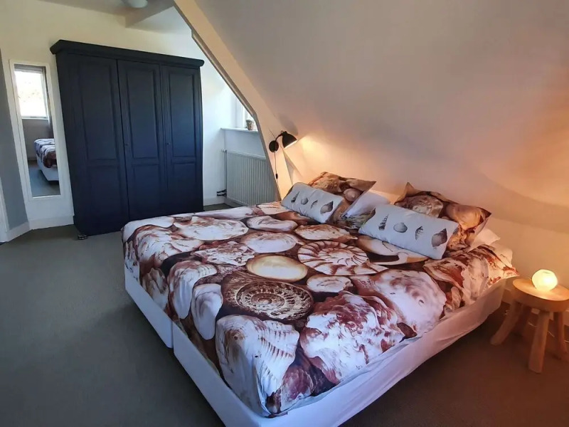 Spacious Farmhouse in Ijzendijke With Garden