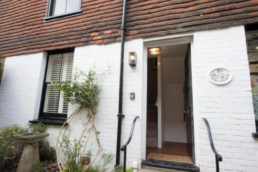 Entire 2 bed, 2 bath cottage in the heart of Rye citadel