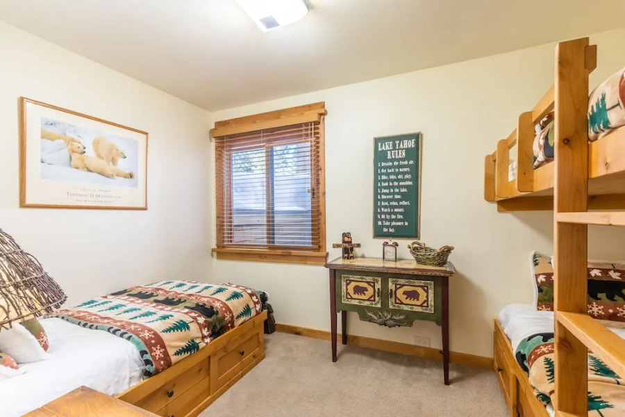 Beautiful Mountain 2 Bedroom Ski-In/Ski-Out in Ski Trails by RedAwning Save 10% on 3 Nights, 15% on 5 Nights!