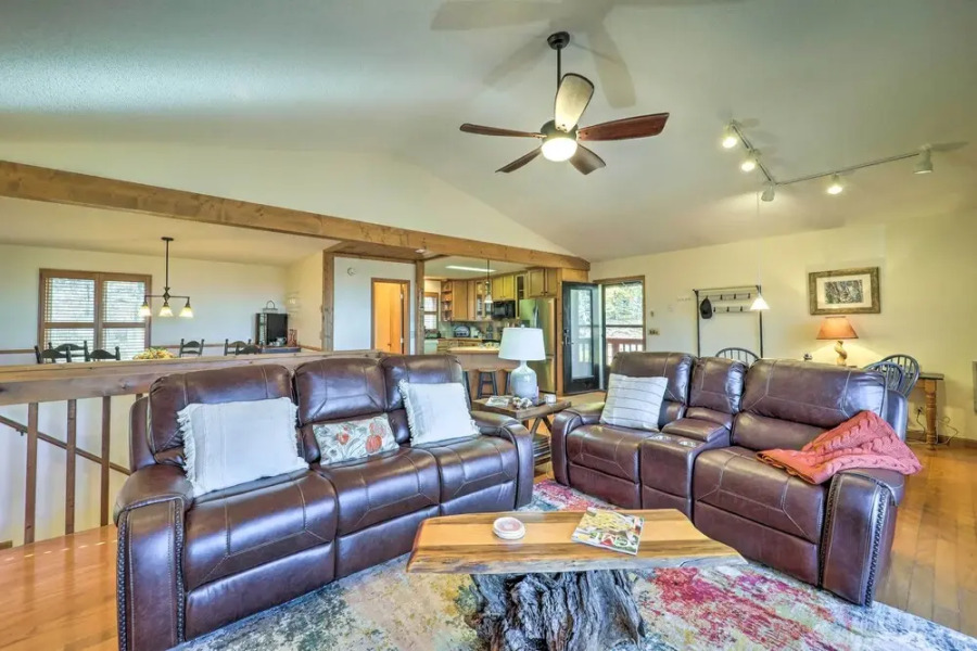 Near Beech Mountain: Crimson Cabin w/ Views