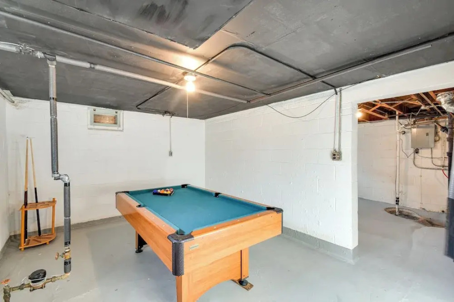 Quaint Cedar Rapids Home, 4 Mi to Downtown!