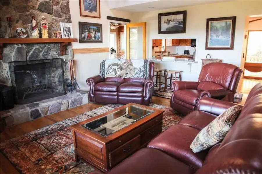 Hold Your Horses - 3 Bedroom Home