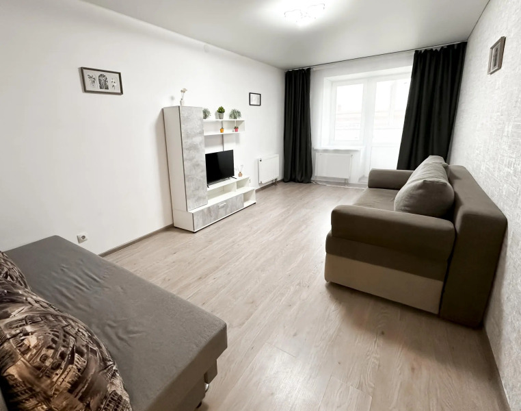 Две Подушки в микрорайоне Зеленый город 1