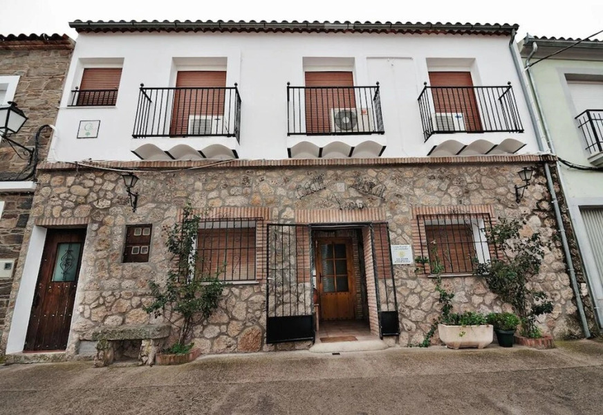 House With 4 Bedrooms in Torrejón el Rubio, With Wonderful Mountain Vi