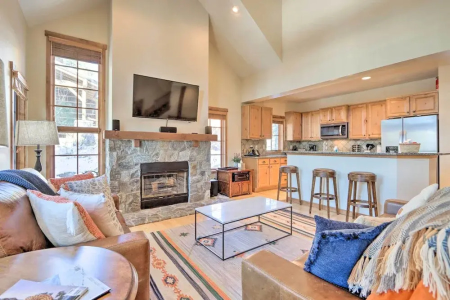 Ski-in/ski-out Donnelly Townhome w/ Hot Tub!