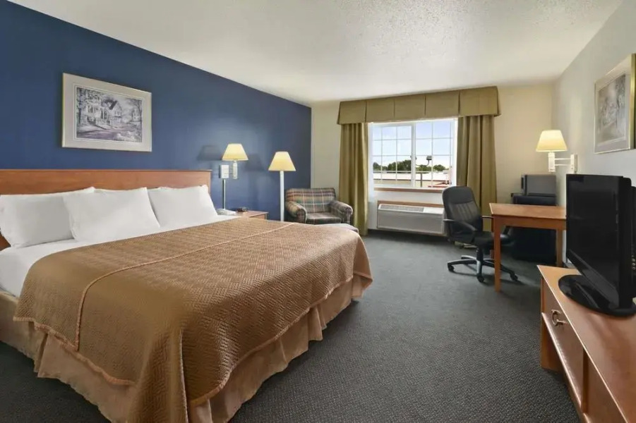 Travelodge and Suites Fargo/Moorhead