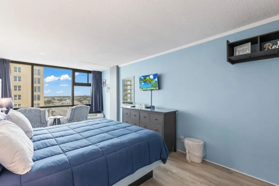 Oceanside Inn Studios by Brightwild