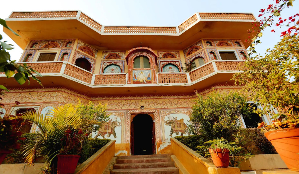 Aapno Heritage Hotel