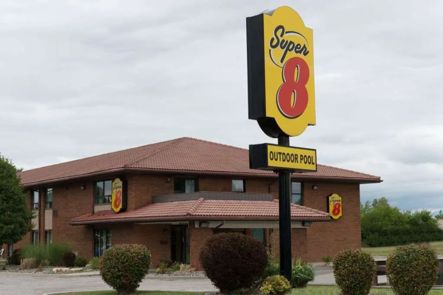 Super 8 Chatham Ontario