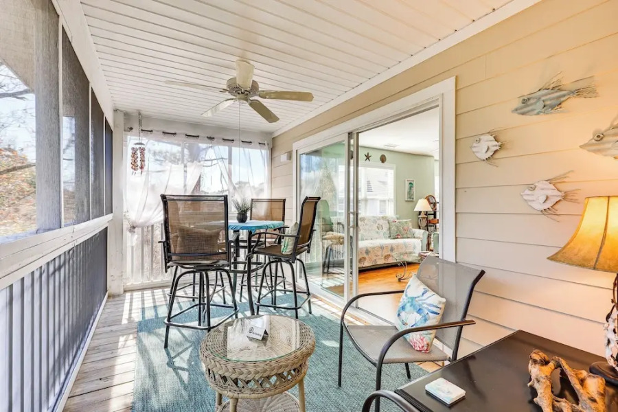 Marina & Beach Club Access: Condo in Southport